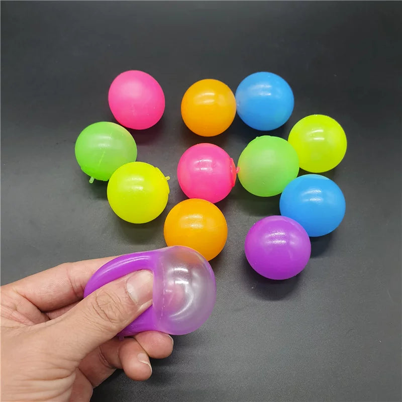 Lysande boll i slumpmässiga färger