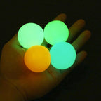 Lysande boll i slumpmässiga färger